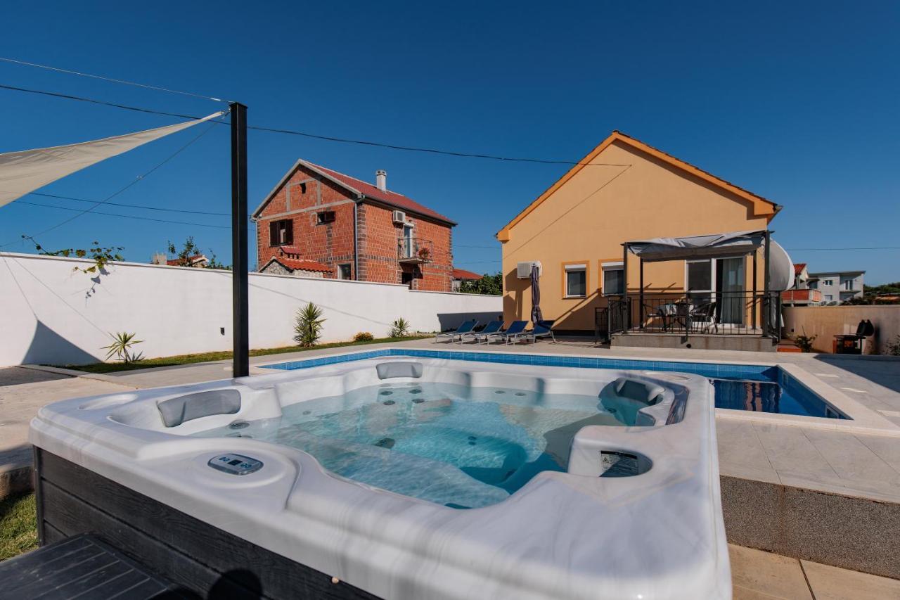 Villa Family And Friends Private Heated Pool With Jacuzzi Ζαντάρ Εξωτερικό φωτογραφία